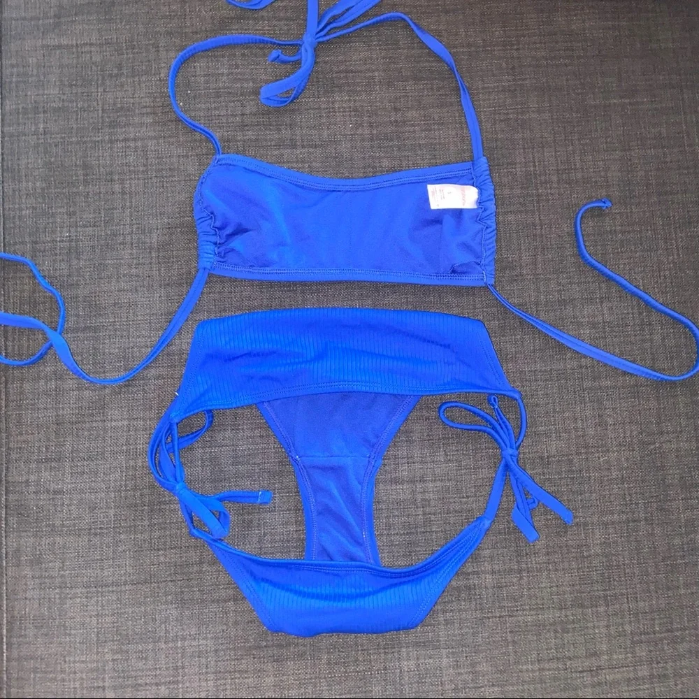 Blue bikini - Picture 3 of 8